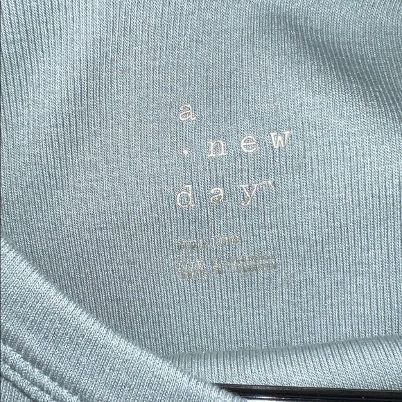 M High Neck Tank - Picture 3 of 3